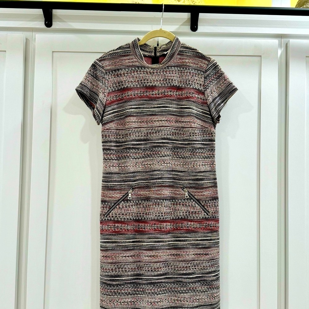 Knee length woven dress in grey, black, burgundy knit.